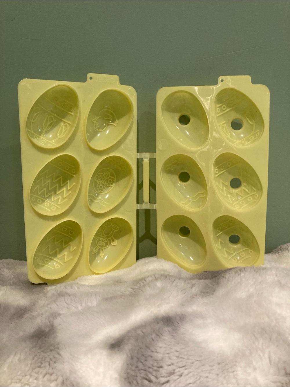 Yellow Egg-Shaped Jello Mold Tray - Home Kitchen